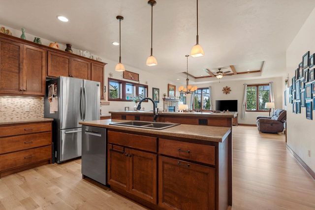 177 E CLEARWATER COURT, Appleton, WI 54913