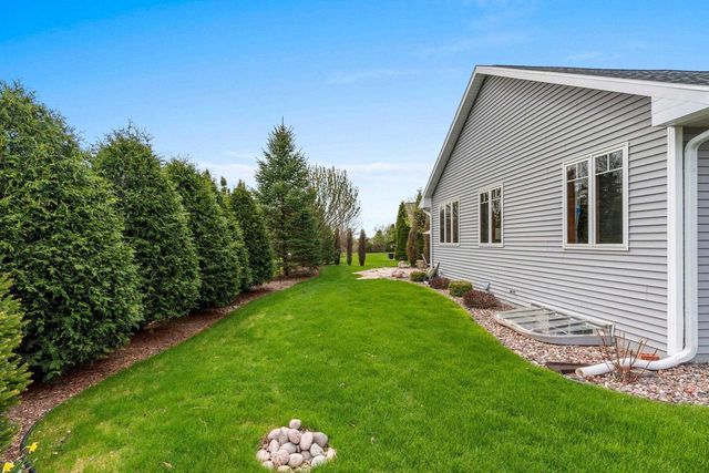 177 E CLEARWATER COURT, Appleton, WI 54913