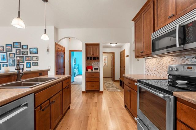177 E CLEARWATER COURT, Appleton, WI 54913