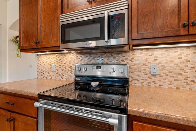 177 E CLEARWATER COURT, Appleton, WI 54913