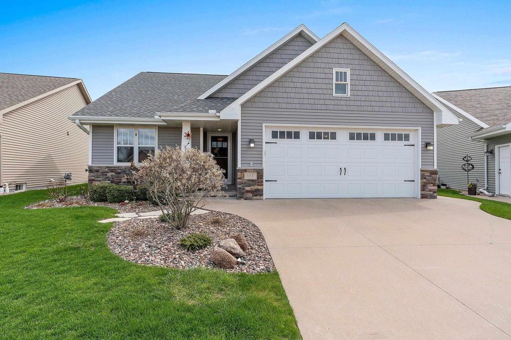 177 E CLEARWATER COURT, Appleton, WI 54913