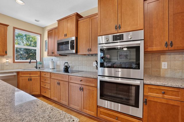 15211 Plumstone Drive, Eden Prairie, MN 55347