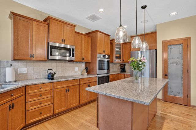 15211 Plumstone Drive, Eden Prairie, MN 55347