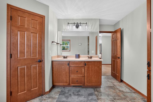 15211 Plumstone Drive, Eden Prairie, MN 55347