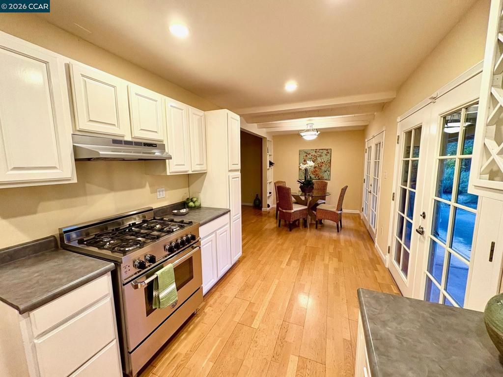 Image 9 of property listing at 54 54 Carlos Court, Walnut Creek, CA 94597