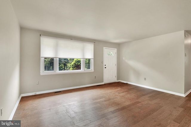 2504 FAIRMOUNT RD, Hampstead, MD 21074