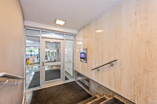 18-35 Corporal Kennedy 3C, Bayside, NY 11360