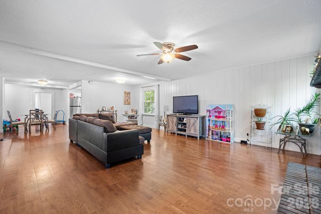 227 W 27th Street, Newton, NC 28658