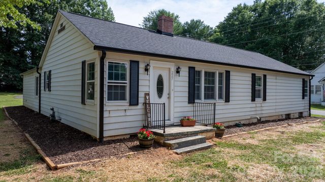 227 W 27th Street, Newton, NC 28658