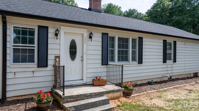 227 W 27th Street, Newton, NC 28658