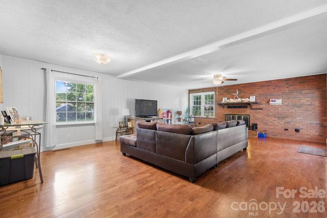 227 W 27th Street, Newton, NC 28658