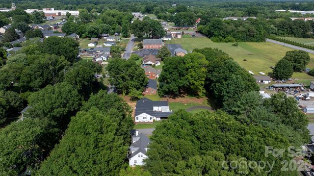 227 W 27th Street, Newton, NC 28658