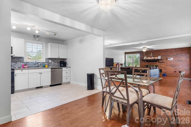 227 W 27th Street, Newton, NC 28658