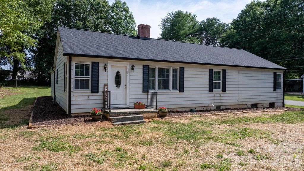 227 W 27th Street, Newton, NC 28658