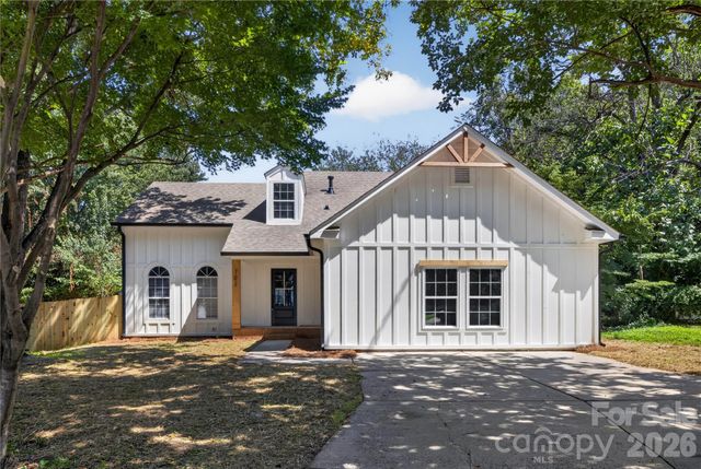702 Foxborough Road, Charlotte, NC 28213