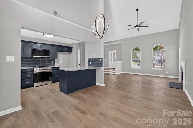 702 Foxborough Road, Charlotte, NC 28213