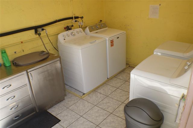 4020 Blue Bonnet Boulevard B, Houston, TX 77025