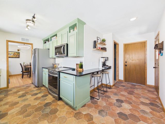 2140 W Columbine Ln, Wichita, KS 67204