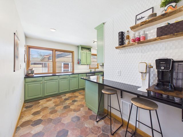 2140 W Columbine Ln, Wichita, KS 67204