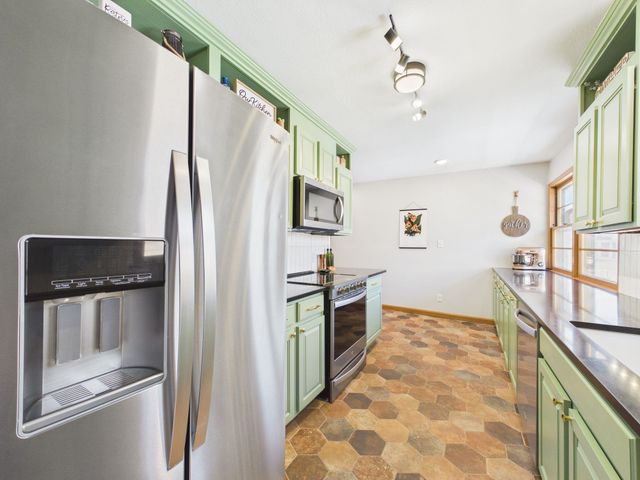 2140 W Columbine Ln, Wichita, KS 67204