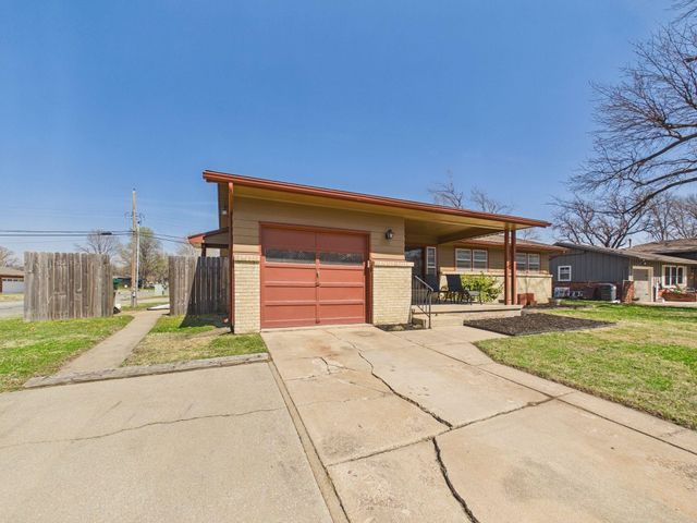 2140 W Columbine Ln, Wichita, KS 67204