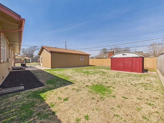 2140 W Columbine Ln, Wichita, KS 67204