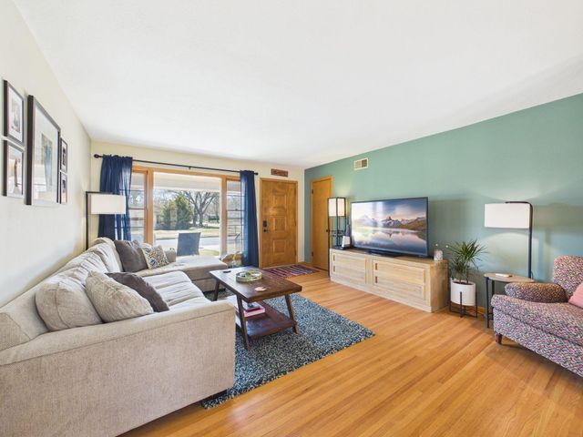 2140 W Columbine Ln, Wichita, KS 67204