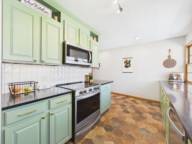 2140 W Columbine Ln, Wichita, KS 67204