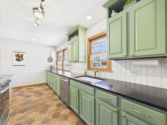 2140 W Columbine Ln, Wichita, KS 67204