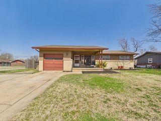 2140 W Columbine Ln, Wichita, KS 67204