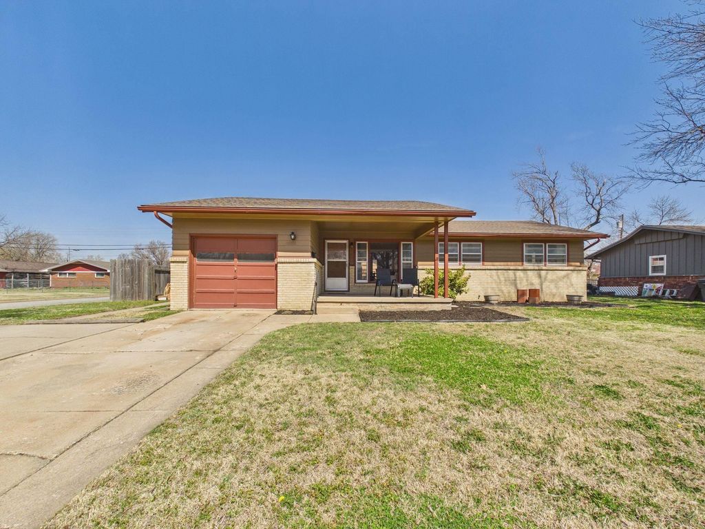 2140 W Columbine Ln, Wichita, KS 67204