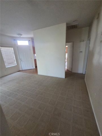 11394 Country Club Dr, Apple Valley, CA 92308