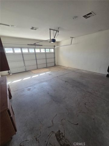 11394 Country Club Dr, Apple Valley, CA 92308