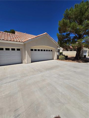 11394 Country Club Dr, Apple Valley, CA 92308