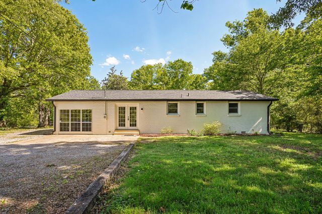 1013 Copper Still Cir, Kingston Springs, TN 37082