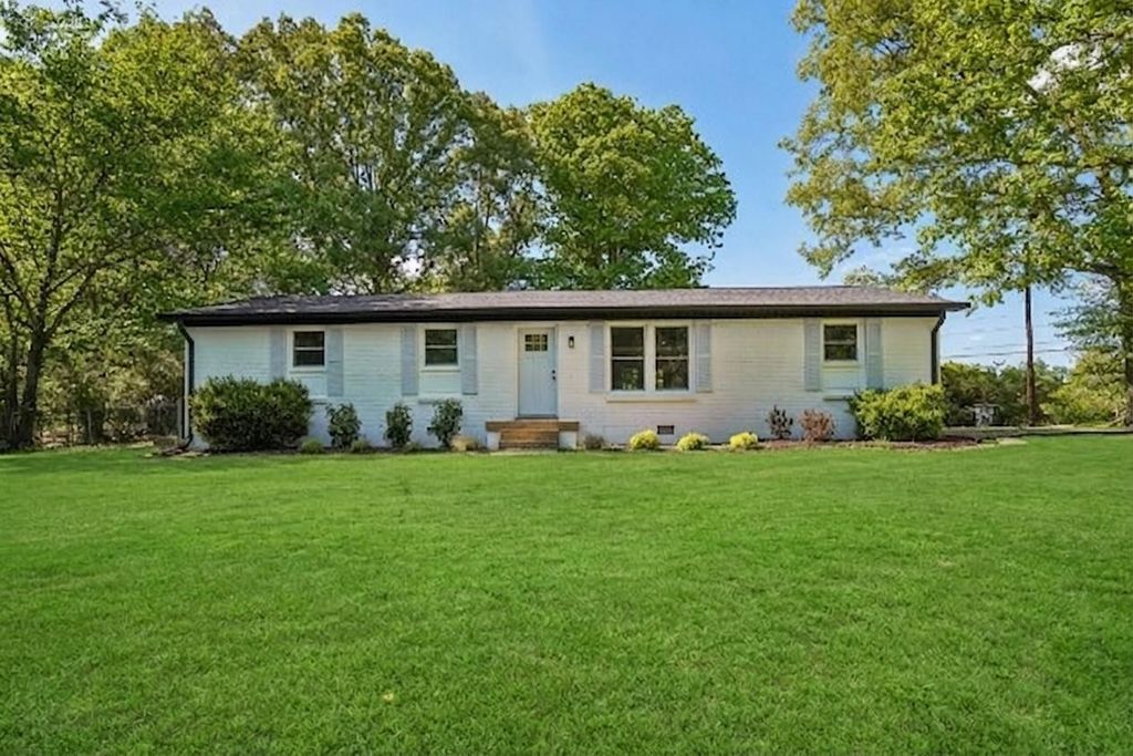 1013 Copper Still Cir, Kingston Springs, TN 37082