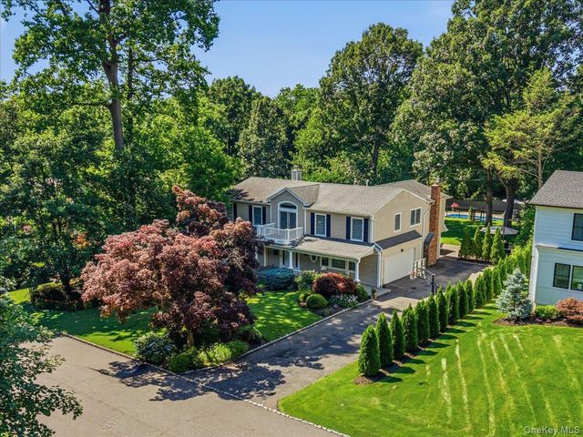30 Woodland Road, Roslyn, NY 11576