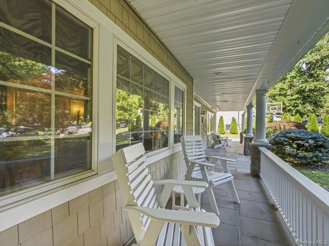30 Woodland Road, Roslyn, NY 11576