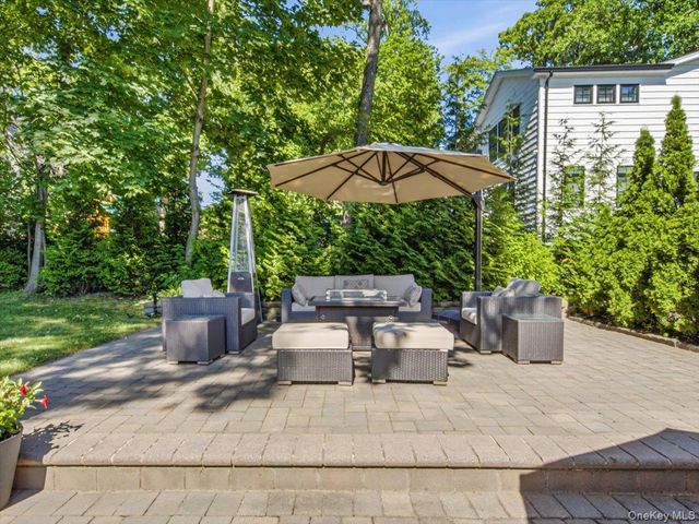 30 Woodland Road, Roslyn, NY 11576