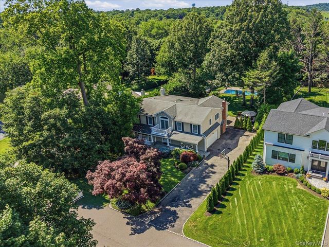 30 Woodland Road, Roslyn, NY 11576