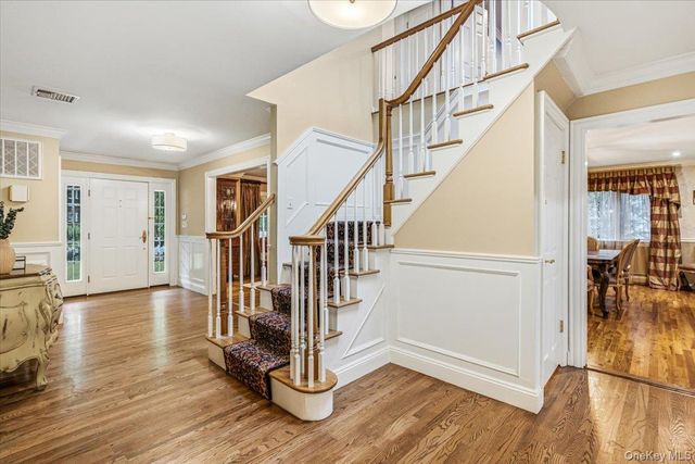 30 Woodland Road, Roslyn, NY 11576