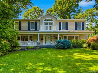 30 Woodland Road, Roslyn, NY 11576