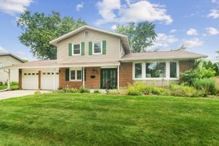 852 E Plate Drive, Palatine, IL 60074