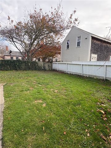 8 Bridge St Street 1, Newport, RI 02840