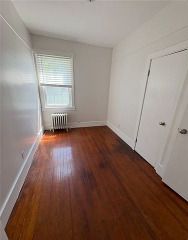 8 Bridge St Street 1, Newport, RI 02840