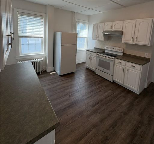 8 Bridge St Street 1, Newport, RI 02840