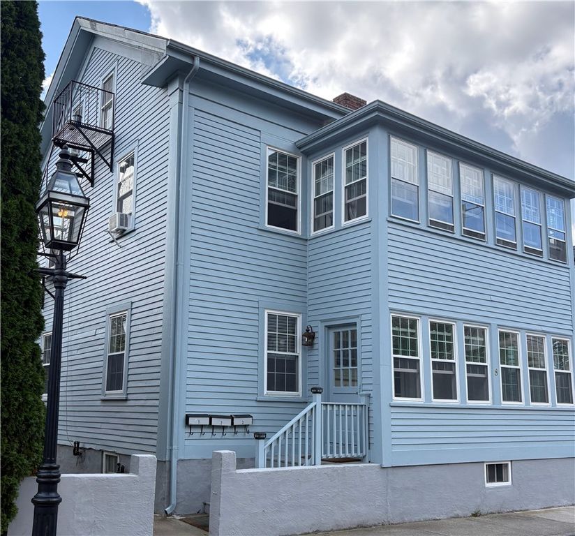 8 Bridge St Street 1, Newport, RI 02840