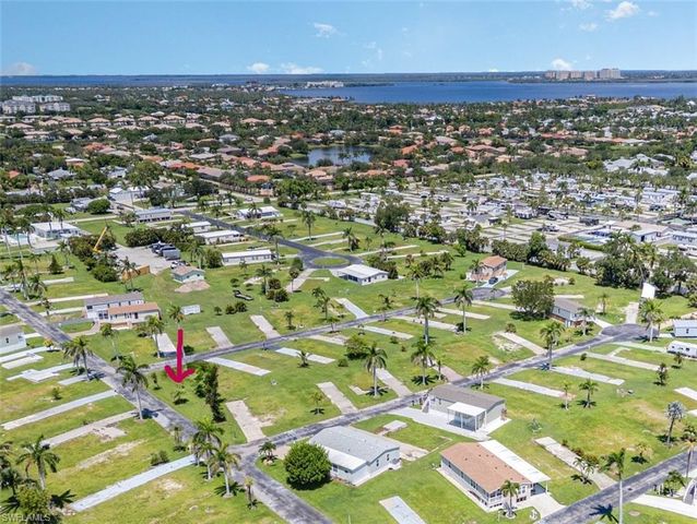 27 Cottonwood DR, Fort Myers, FL 33908