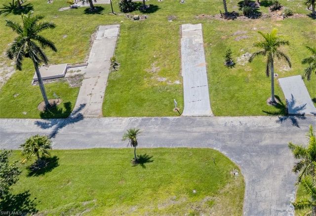 27 Cottonwood DR, Fort Myers, FL 33908