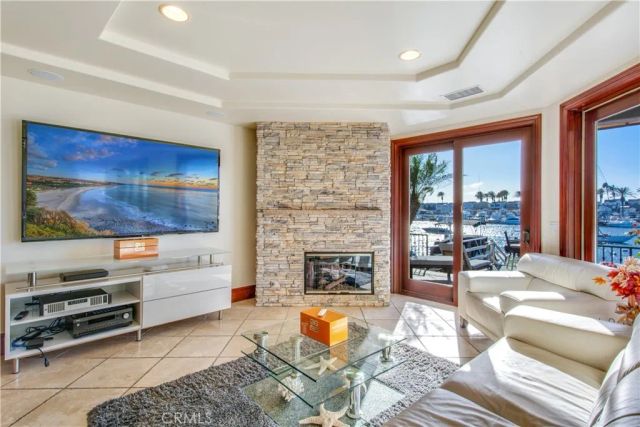 323 Via Lido Soud, Newport Beach, CA 92663